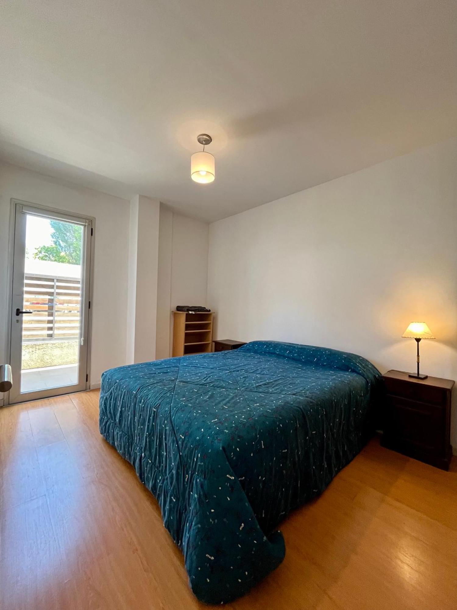 Amplio Y Conformatable Departamento Planta Baja En La Perla Con Cochera Y Patio * Mar del Plata